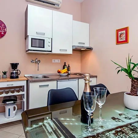 로빈 시티 아파트먼트 아파트 로비니