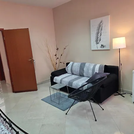 로빈 시티 아파트먼트 * 로비니