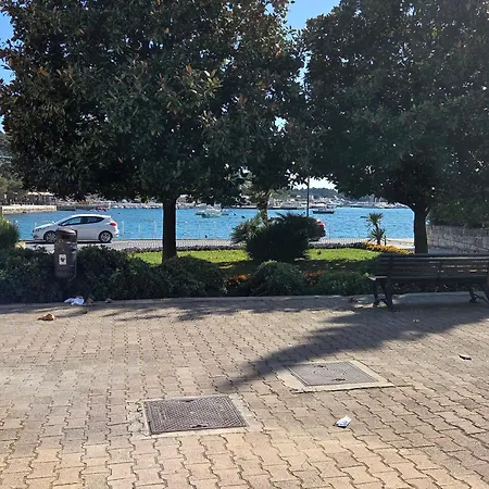 アパート Rovinj City Apartment